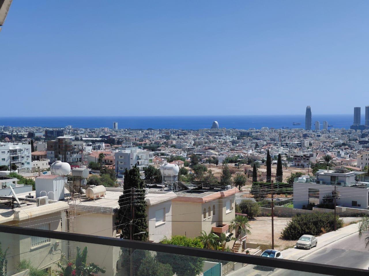 3 bedrooms Apartment in Limassol, Cyprus No. 61027