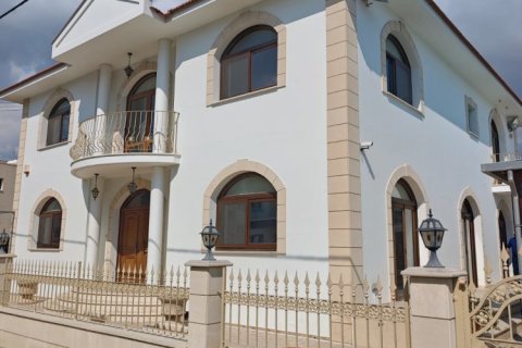 Вилла с 5 спальнями в Ливадия, Ларнака, Кипр № 40533