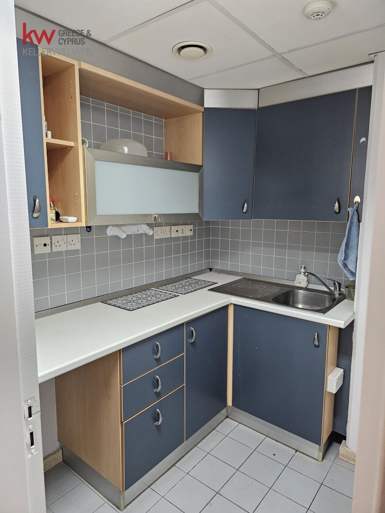 Офис 220м2 в Лимассол, Лимасол, Кипр № 40542