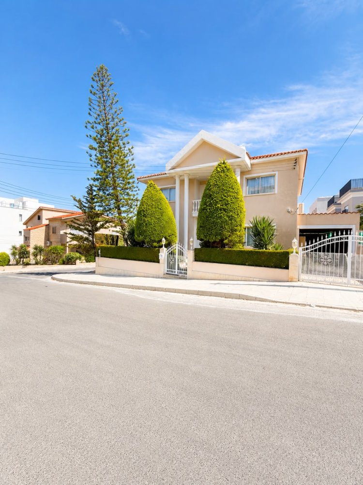 4 bedrooms Villa in Germasogeia, Limassol, Cyprus No. 60569