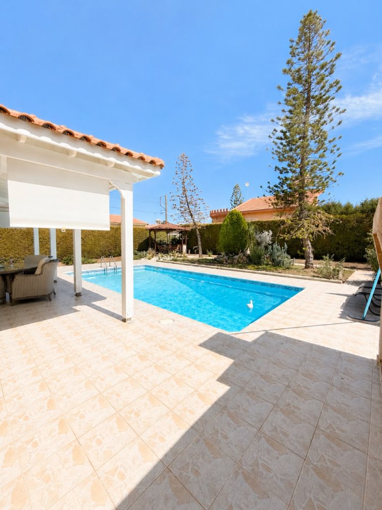 4 bedrooms Villa in Germasogeia, Limassol, Cyprus No. 60569