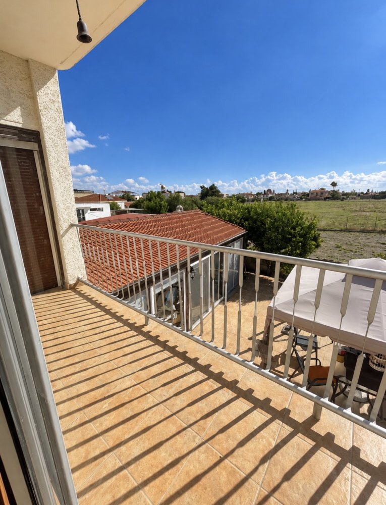 5 bedrooms Villa in Dromolaxia, Larnaka, Cyprus No. 62585