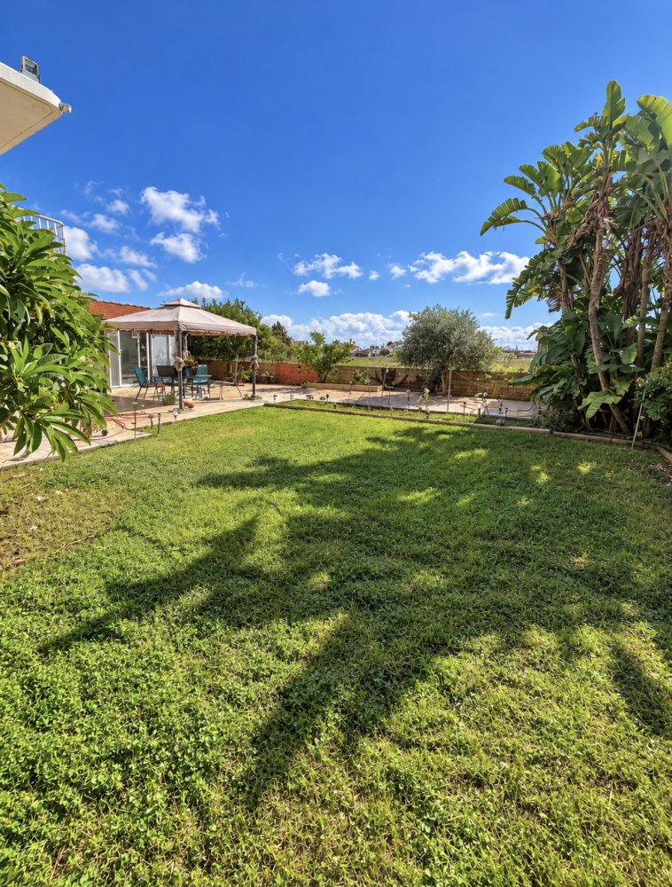 5 bedrooms Villa in Dromolaxia, Larnaka, Cyprus No. 62585
