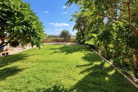 5 bedrooms Villa in Dromolaxia, Larnaka, Cyprus No. 62585