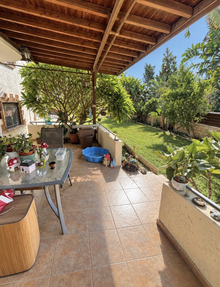 5 bedrooms Villa in Dromolaxia, Larnaka, Cyprus No. 62585
