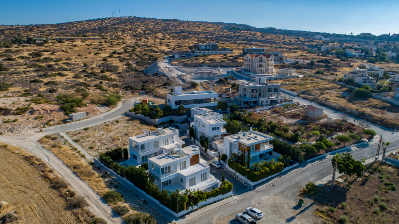 4 bedrooms Villa in Limassol, Cyprus No. 64258