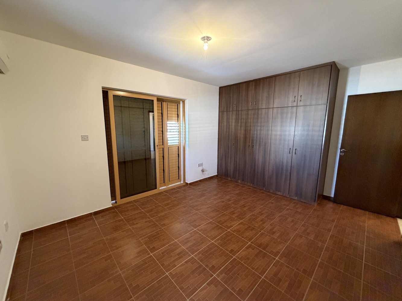 Квартира с 3 спальнями в Дромолаксия, Ларнака, Кипр № 40092