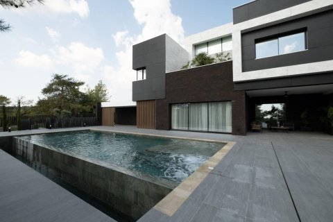 7 bedrooms Villa in Souni–Zanatzia, Limassol, Cyprus No. 61001