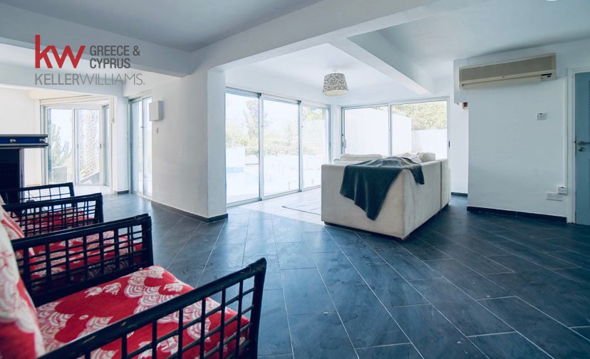 5 bedrooms Villa in Pegeia, Paphos, Cyprus No. 60756