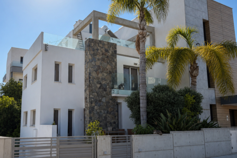 5 bedrooms Townhouse in Agios Athanasios, Limassol, Cyprus No. 61622