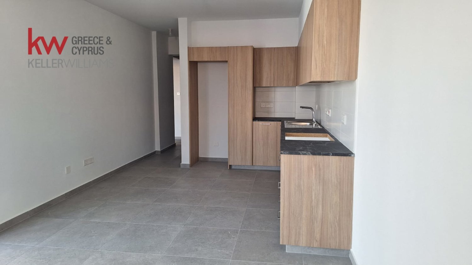 Квартира с 2 спальнями в Ларнака, Кипр № 40394