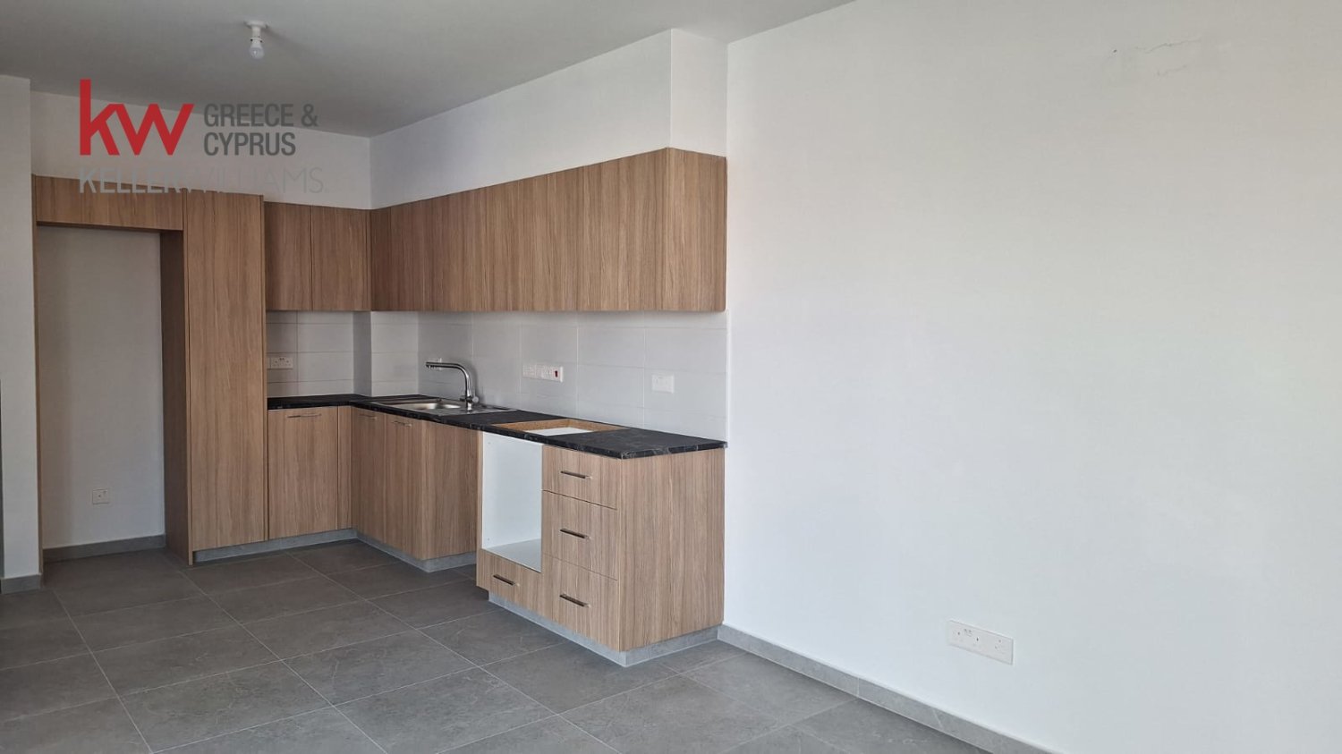 Квартира с 2 спальнями в Ларнака, Кипр № 40394