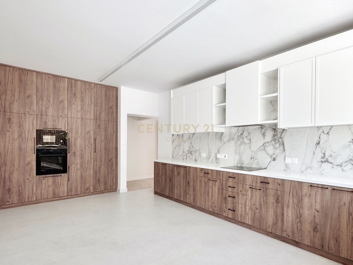 210m2 Oficina en Germasogeia, Limassol, Chipre No. 58889