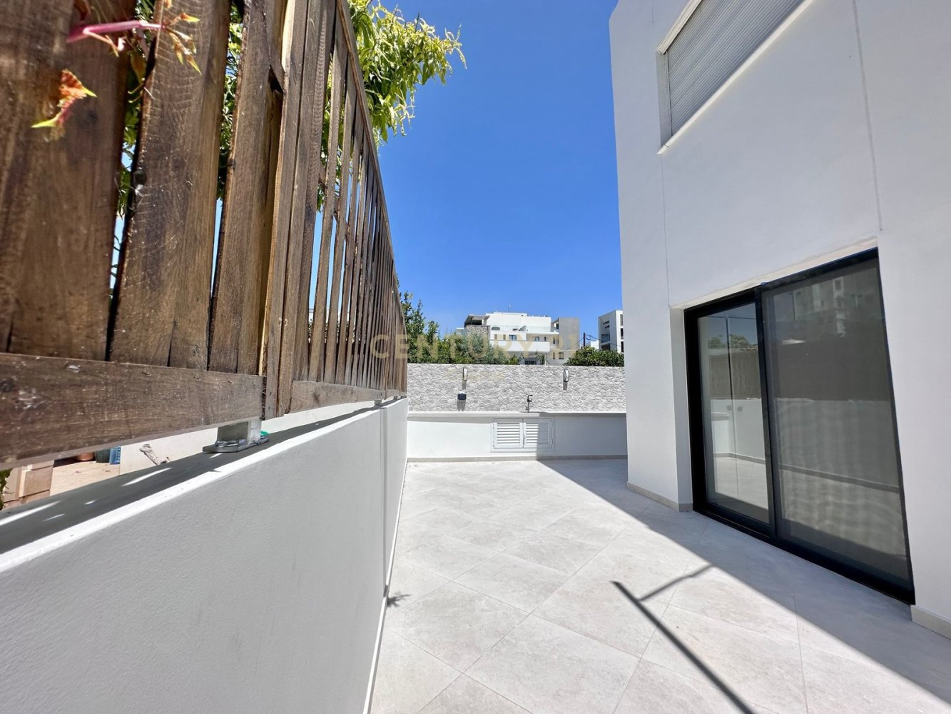 210m2 Oficina en Germasogeia, Limassol, Chipre No. 58889