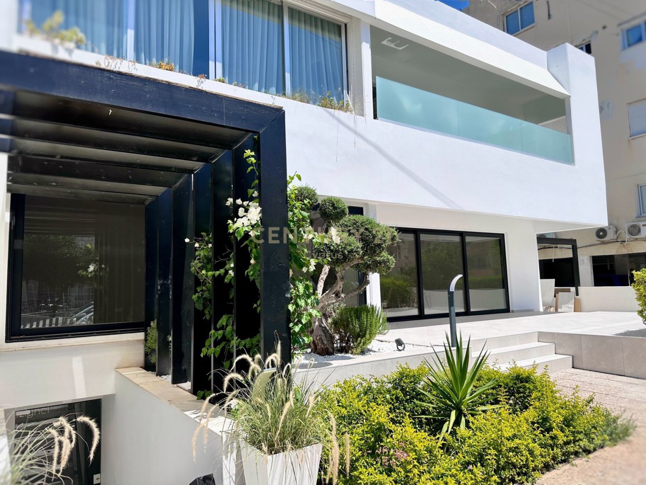 210m2 Oficina en Germasogeia, Limassol, Chipre No. 58889