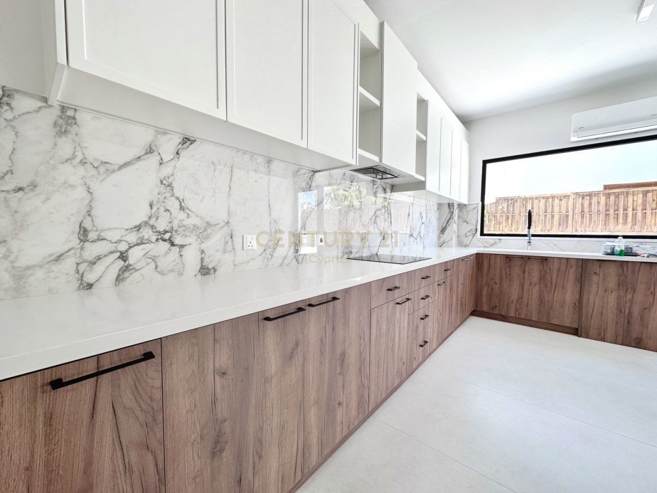 210m2 Oficina en Germasogeia, Limassol, Chipre No. 58889