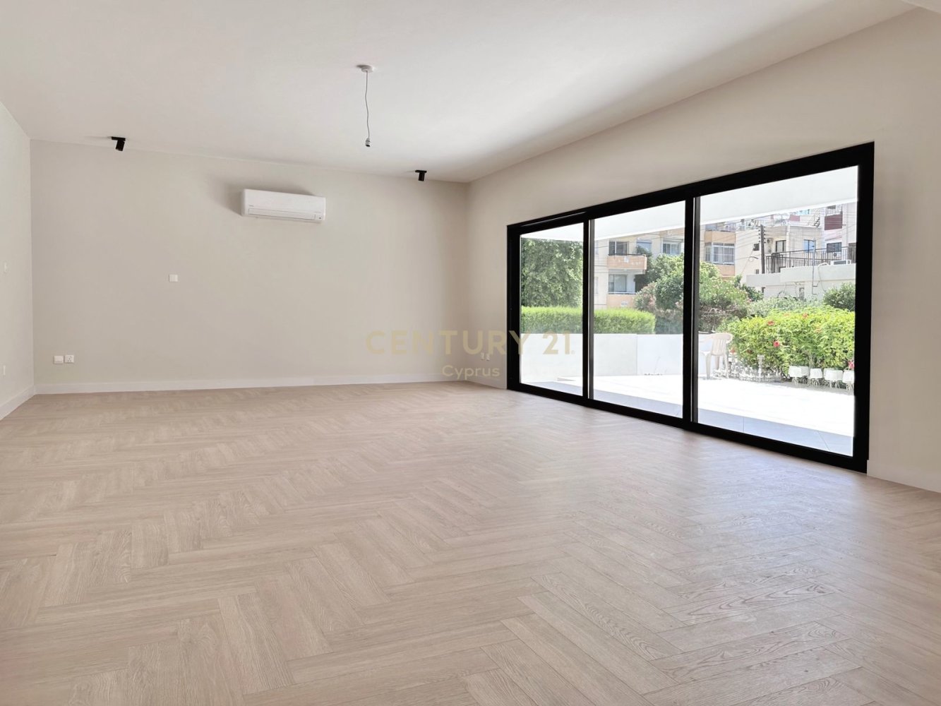 210m2 Oficina en Germasogeia, Limassol, Chipre No. 58889
