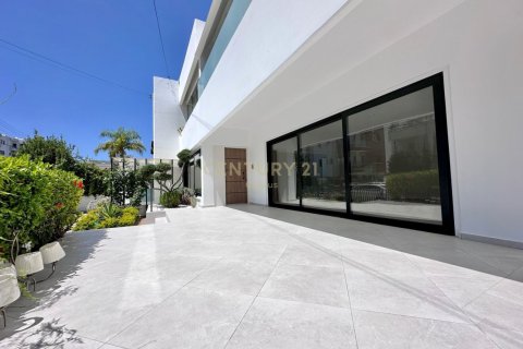210m2 Oficina en Germasogeia, Limassol, Chipre No. 58889