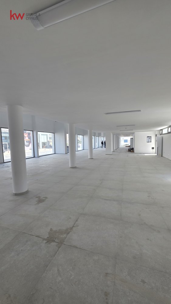 750m2 Local comercial en Strovolos, Nicosia, Chipre No. 50561