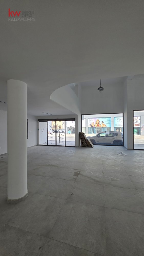 750m2 Local comercial en Strovolos, Nicosia, Chipre No. 50561