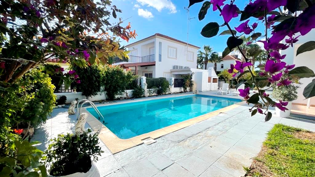 3 bedrooms Villa in Pervolia, Larnaka, Cyprus No. 62488