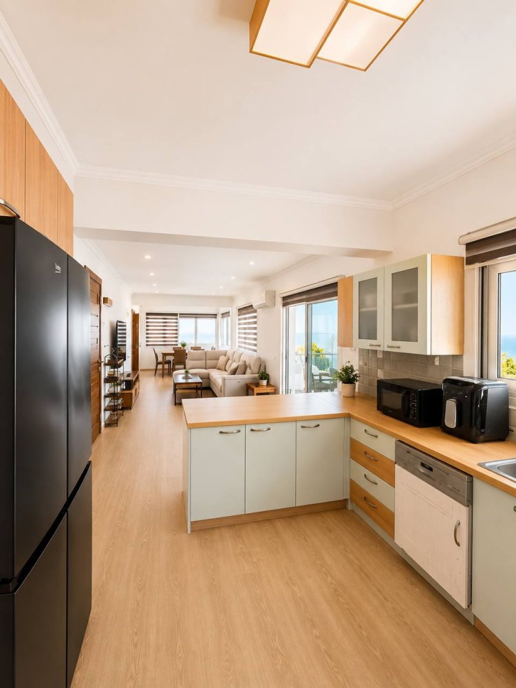 3 bedrooms Apartment in Agios Tychonas, Limassol, Cyprus No. 61093