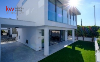 4 dormitorios Villa en Dromolaxia, Larnaka, Chipre No. 63305