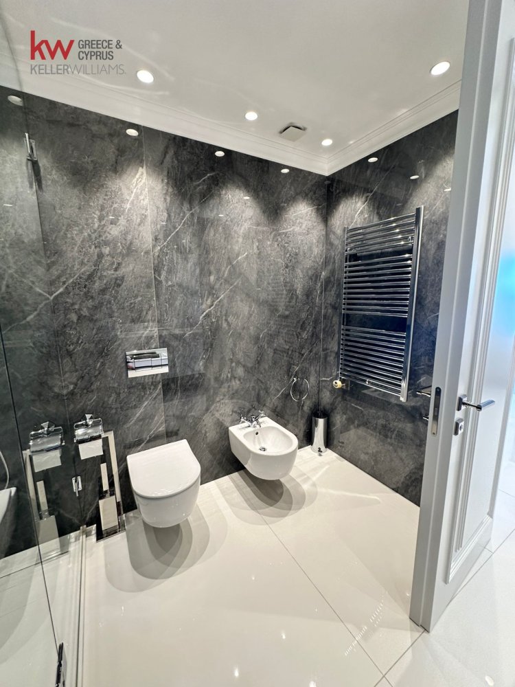 3 bedrooms Apartment in Larnaca, Larnaka, Cyprus No. 39966