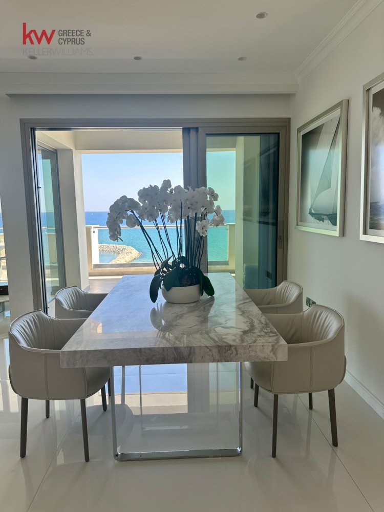 3 bedrooms Apartment in Larnaca, Larnaka, Cyprus No. 39966