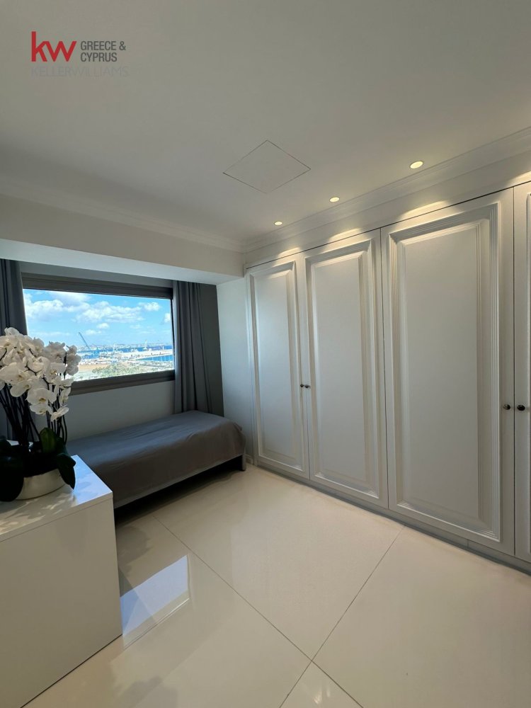 3 bedrooms Apartment in Larnaca, Larnaka, Cyprus No. 39966