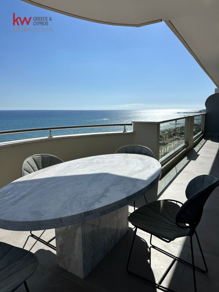 3 bedrooms Apartment in Larnaca, Larnaka, Cyprus No. 39966