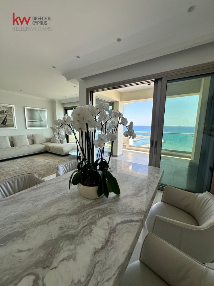 3 bedrooms Apartment in Larnaca, Larnaka, Cyprus No. 39966