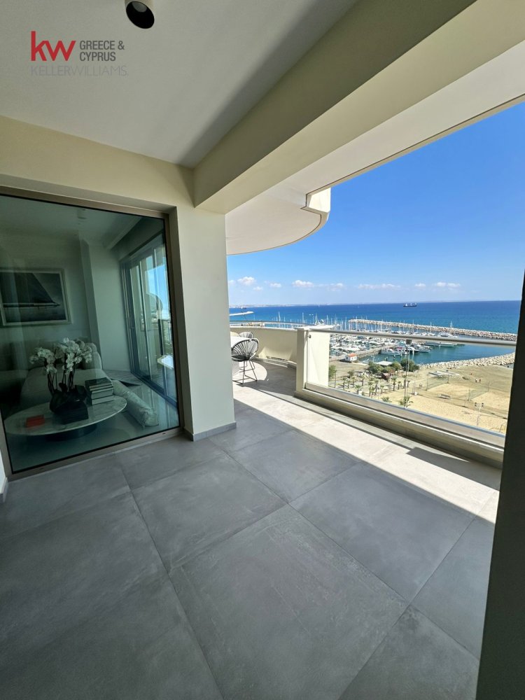 3 bedrooms Apartment in Larnaca, Larnaka, Cyprus No. 39966