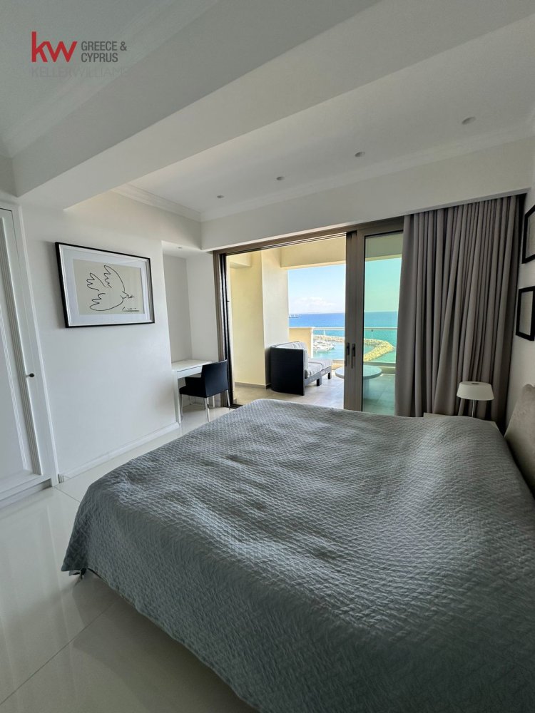 3 bedrooms Apartment in Larnaca, Larnaka, Cyprus No. 39966