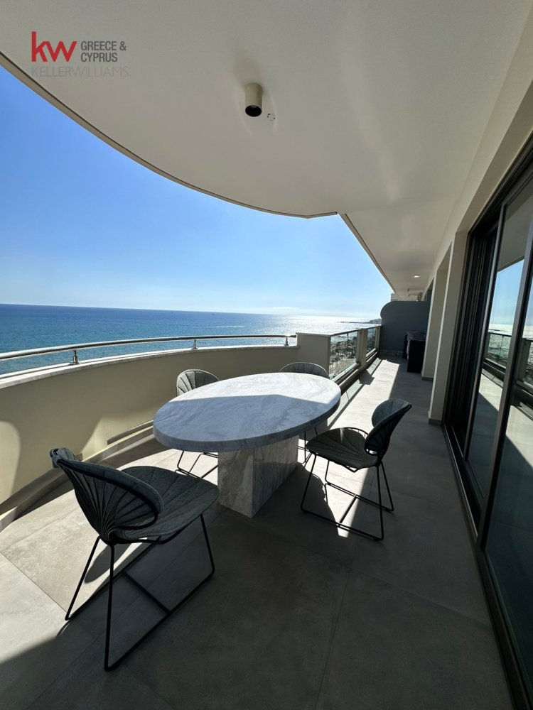 3 bedrooms Apartment in Larnaca, Larnaka, Cyprus No. 39966