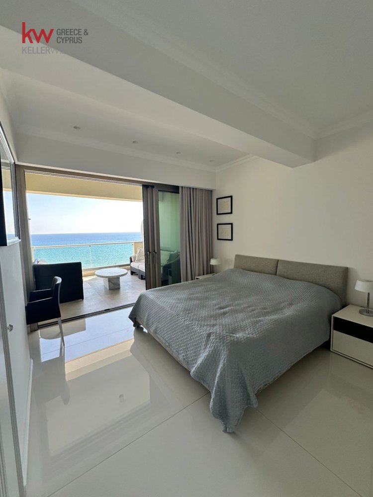 3 bedrooms Apartment in Larnaca, Larnaka, Cyprus No. 39966