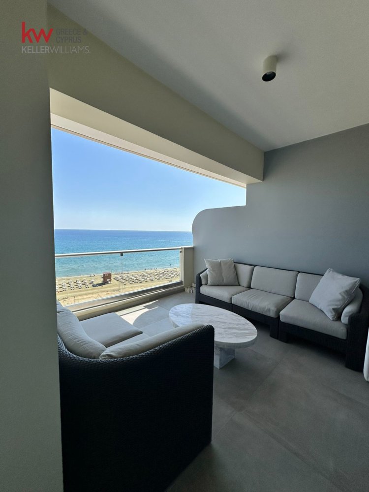 3 bedrooms Apartment in Larnaca, Larnaka, Cyprus No. 39966