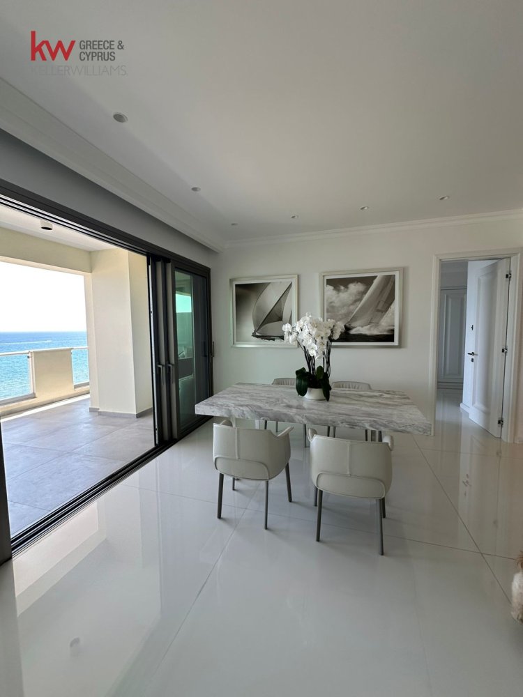3 bedrooms Apartment in Larnaca, Larnaka, Cyprus No. 39966