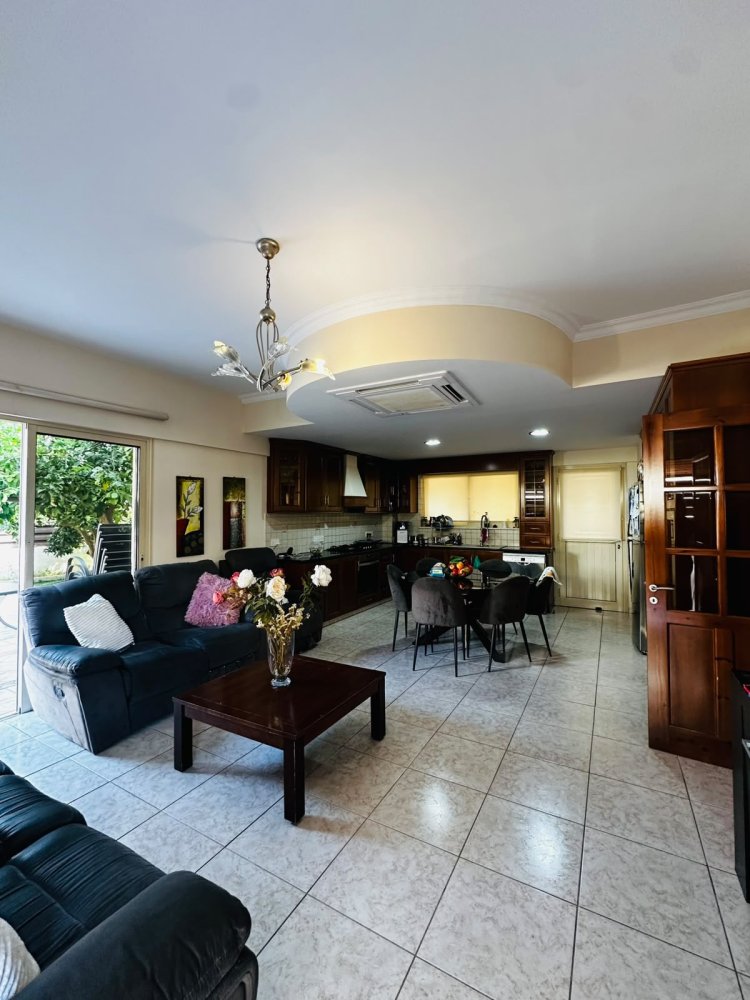 4 bedrooms Villa in Mesa Geitonia, Limassol, Cyprus No. 62626