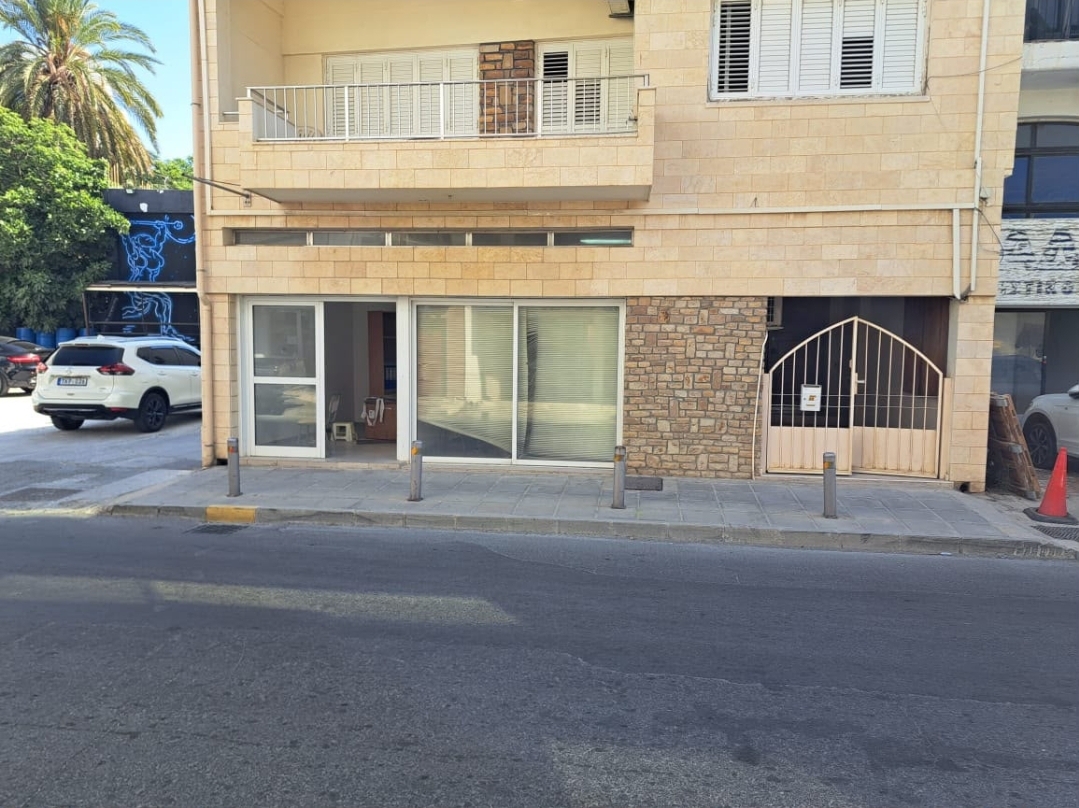 220m2 Commercial property in Larnaca, Larnaka, Cyprus No. 61528