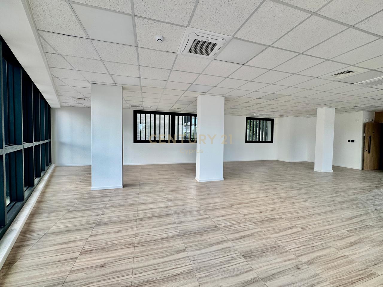Офис 160м2 в Агиос Афанасиос, Лимасол, Кипр № 58988