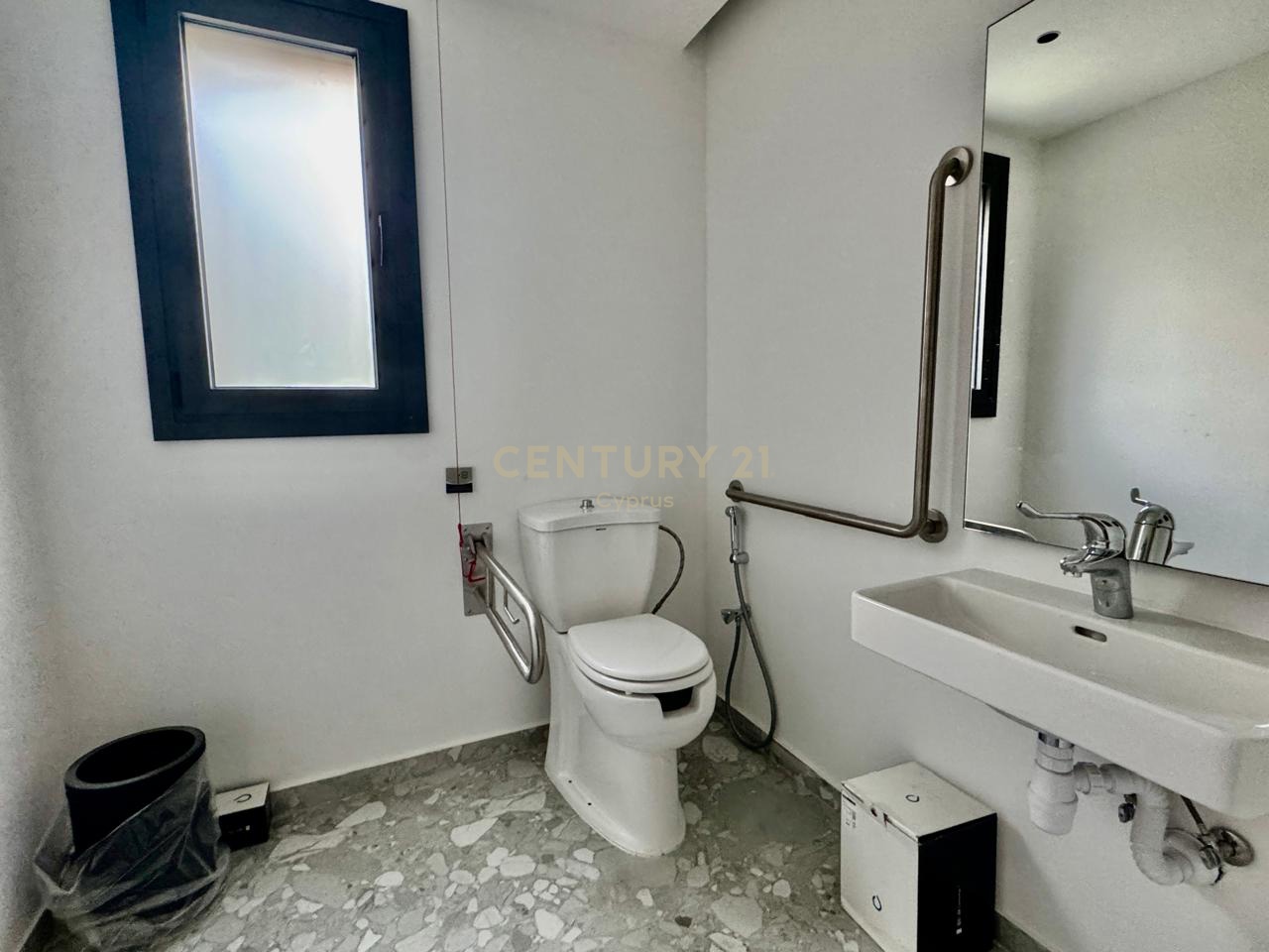 Офис 160м2 в Агиос Афанасиос, Лимасол, Кипр № 58988
