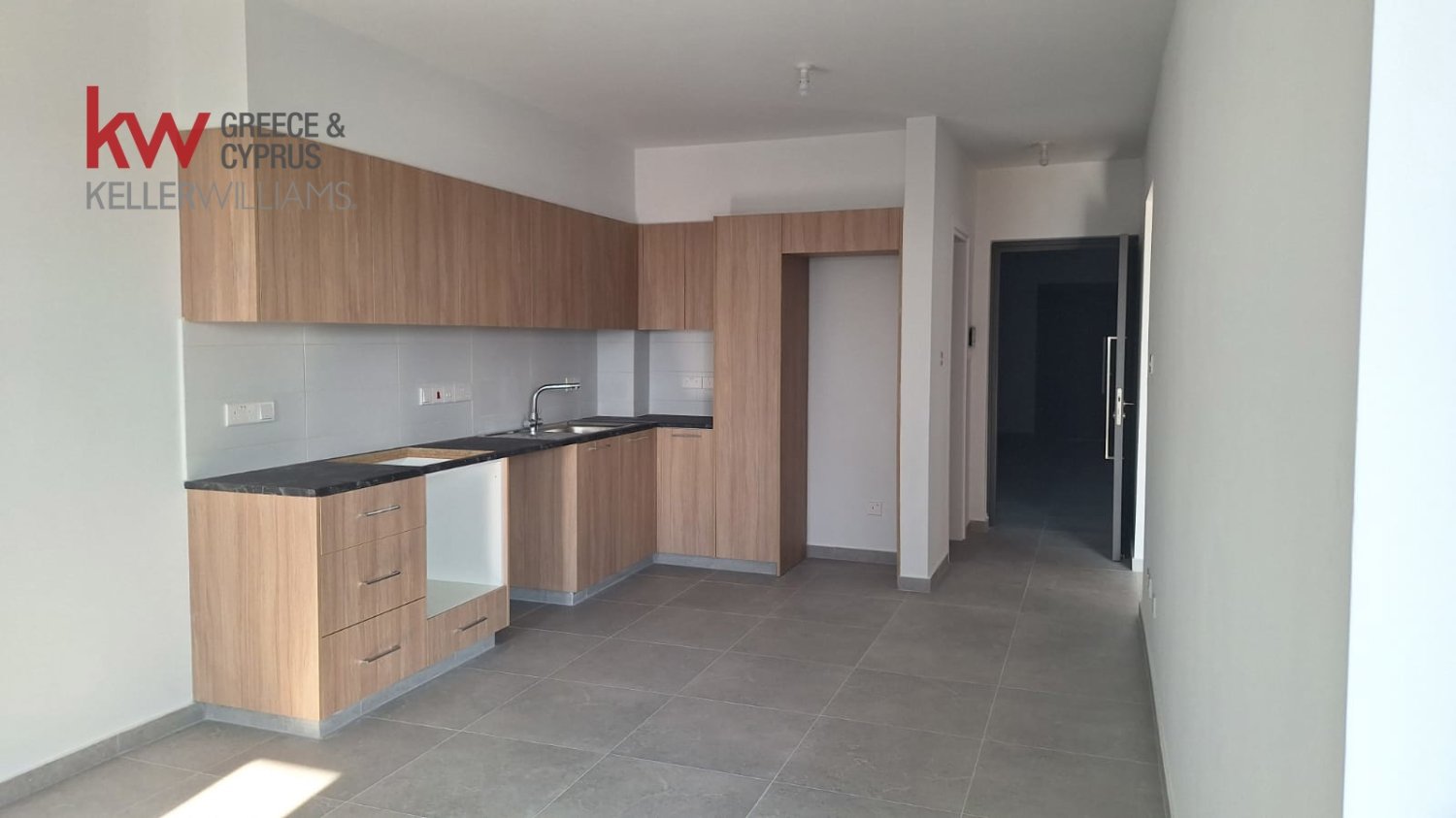 Квартира с 2 спальнями в Ларнака, Кипр № 40393