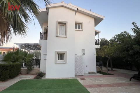 Вилла с 3 спальнями в Перволия, Ларнака, Кипр № 39560