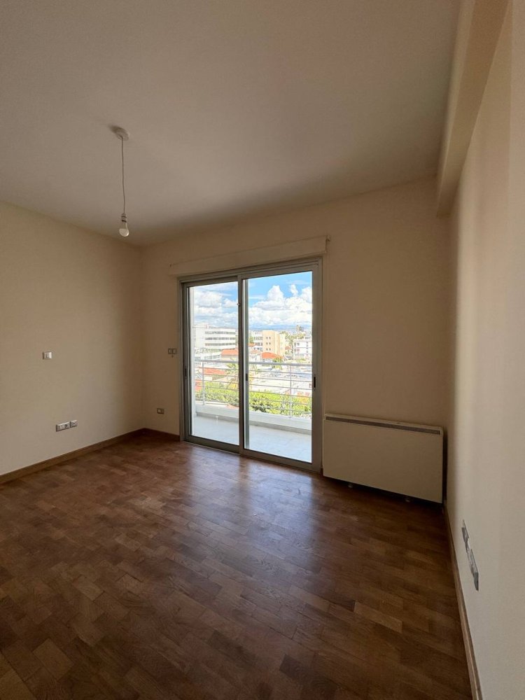 Квартира с 3 спальнями в Лимассол, Лимасол, Кипр № 62340
