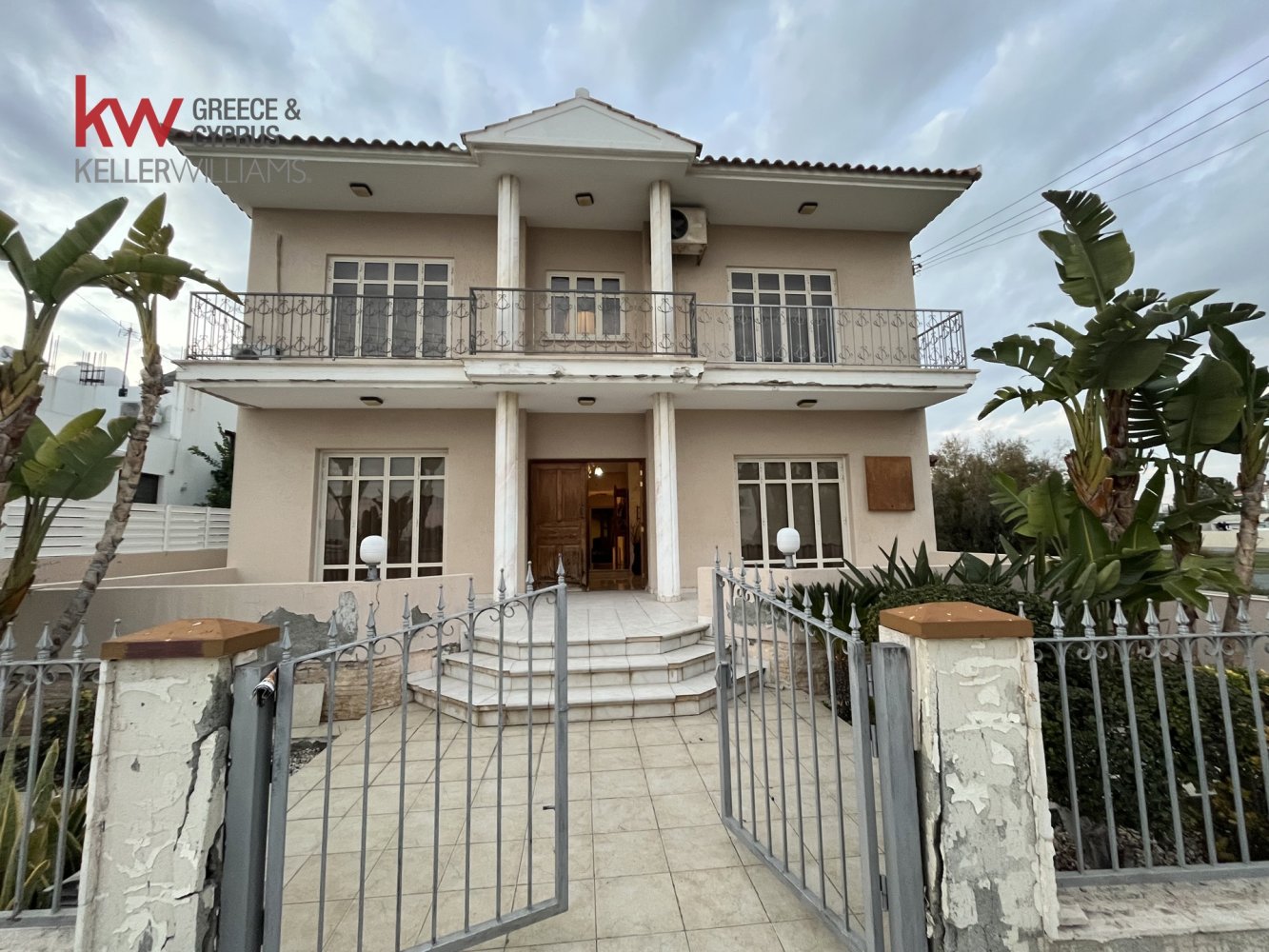 4 bedrooms Villa in Larnaca, Larnaka, Cyprus No. 40608