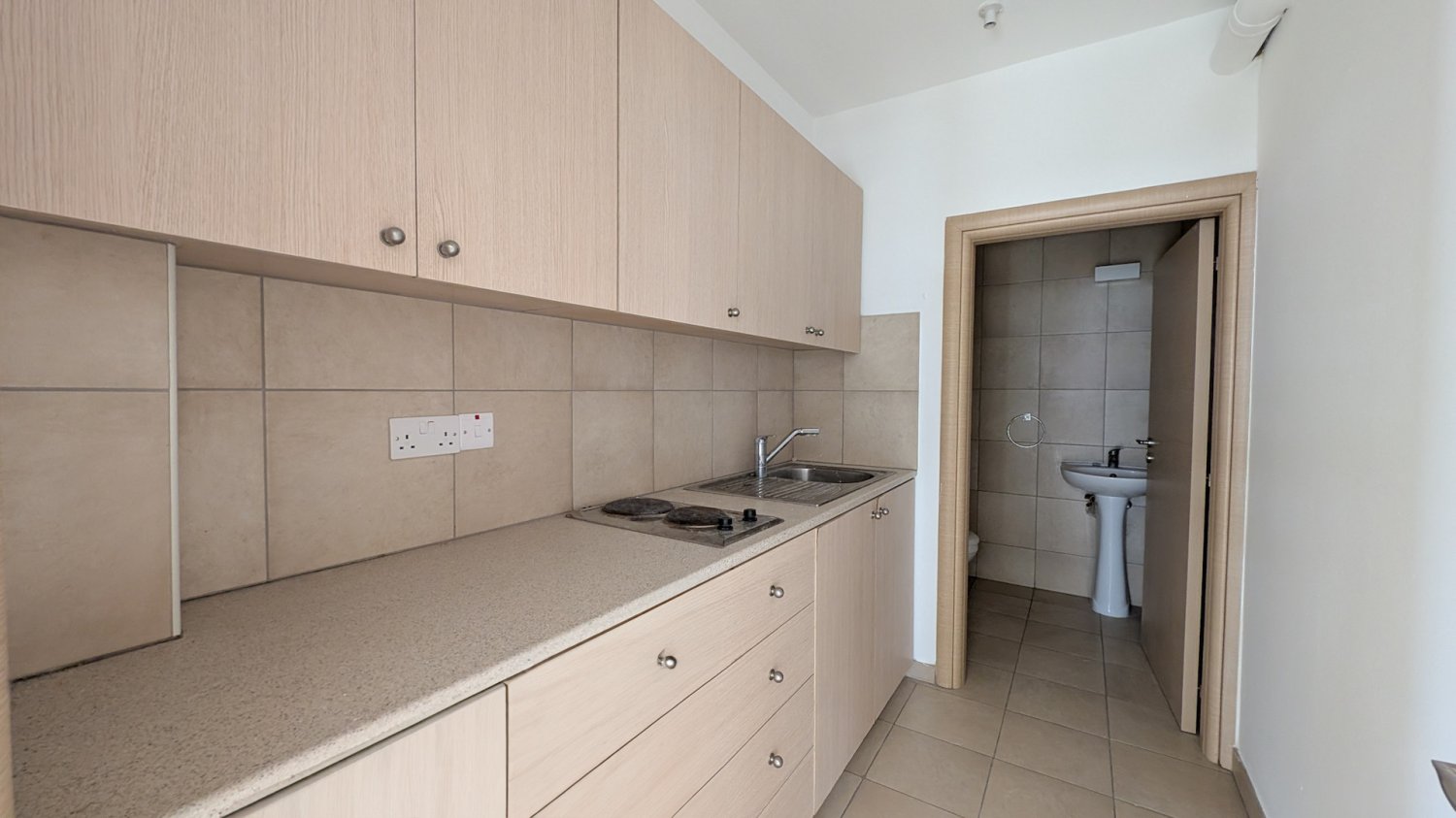 Офис 258м2 в Лимассол, Лимасол, Кипр № 62497