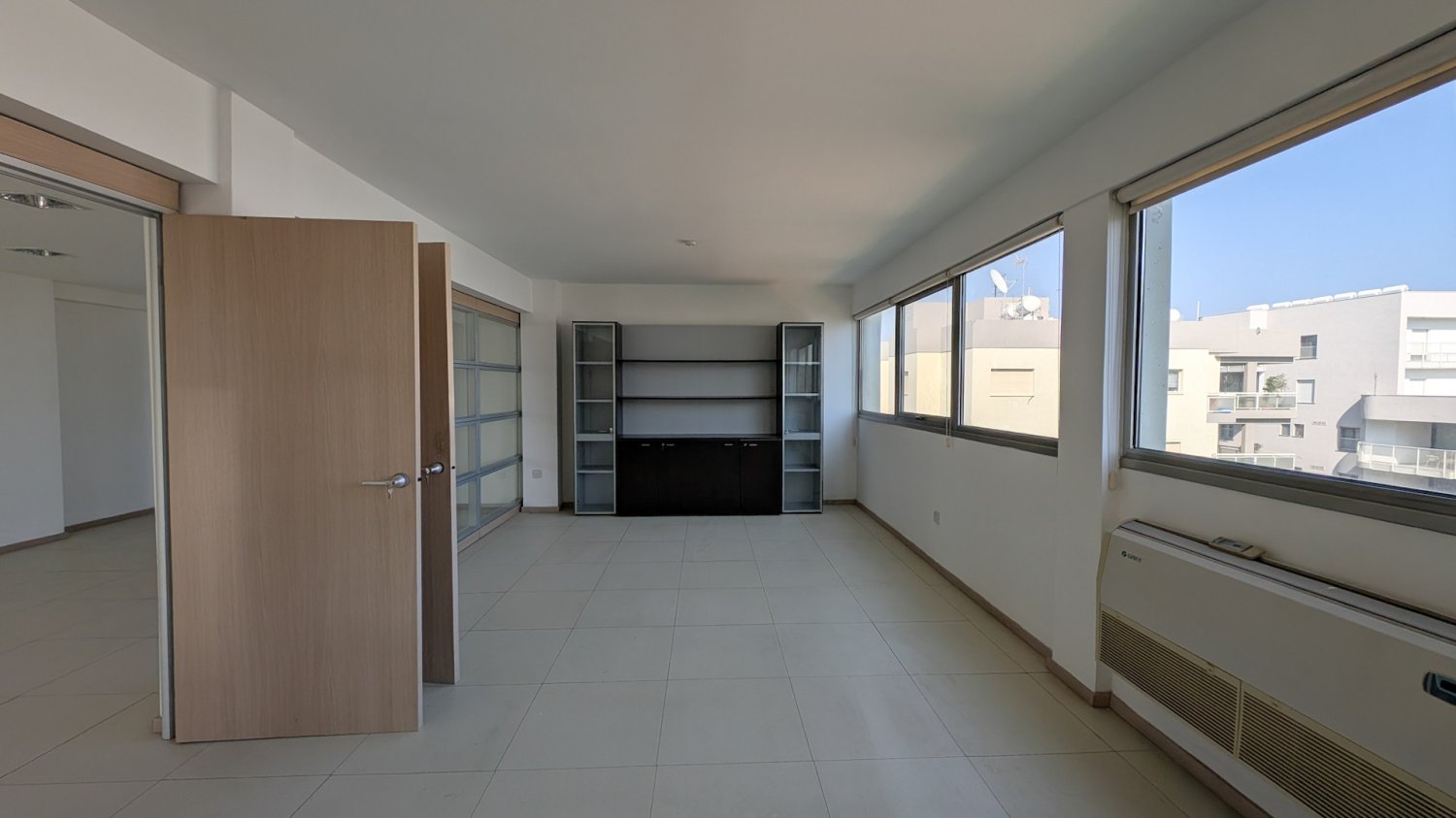 Офис 258м2 в Лимассол, Лимасол, Кипр № 62497