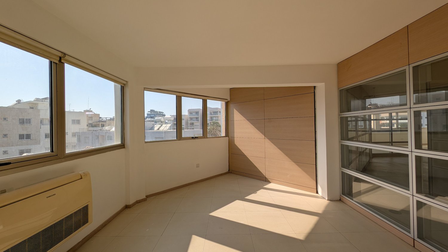 Офис 258м2 в Лимассол, Лимасол, Кипр № 62497