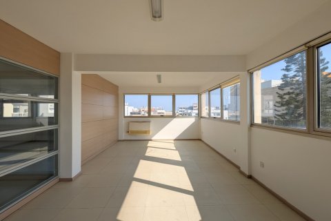 Офис 258м2 в Лимассол, Лимасол, Кипр № 62497